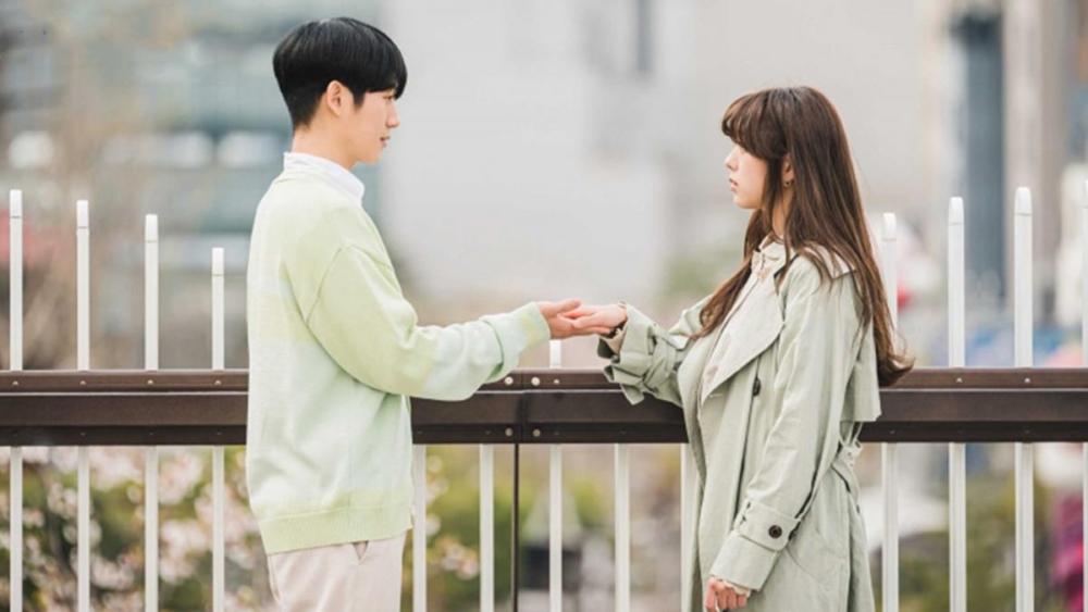 馬來西亞商業大亨因不滿女兒男友的經濟差距,要求女兒在愛人與繼承權中二選一。