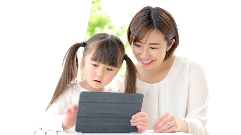 家長及小朋友一起上網自學調解,促進家庭和諧。