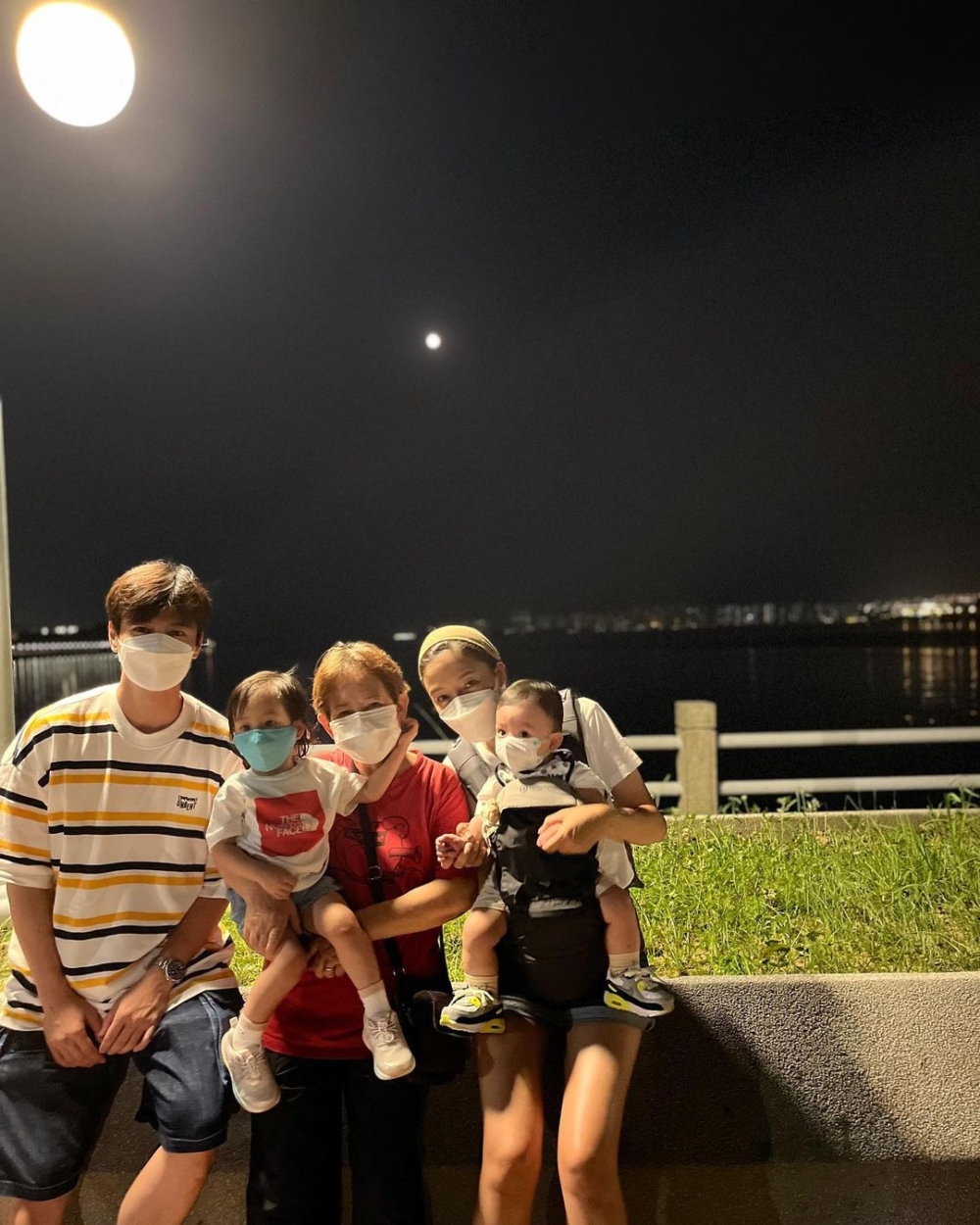 去年，羅子溢和楊茜堯便帶同仔女一同到公園打卡、看花燈。