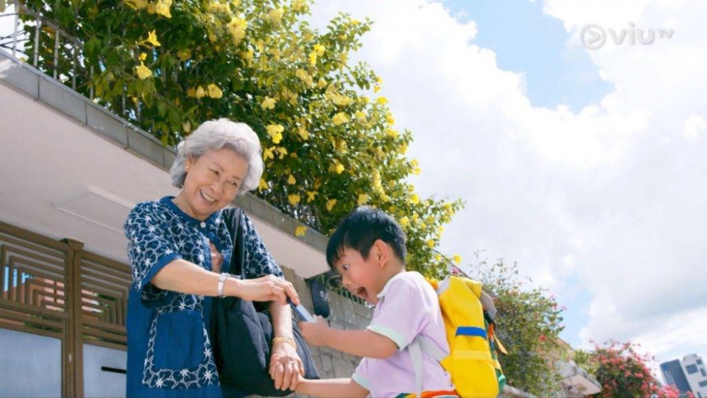 不少網民紛紛留言，爭相認親。