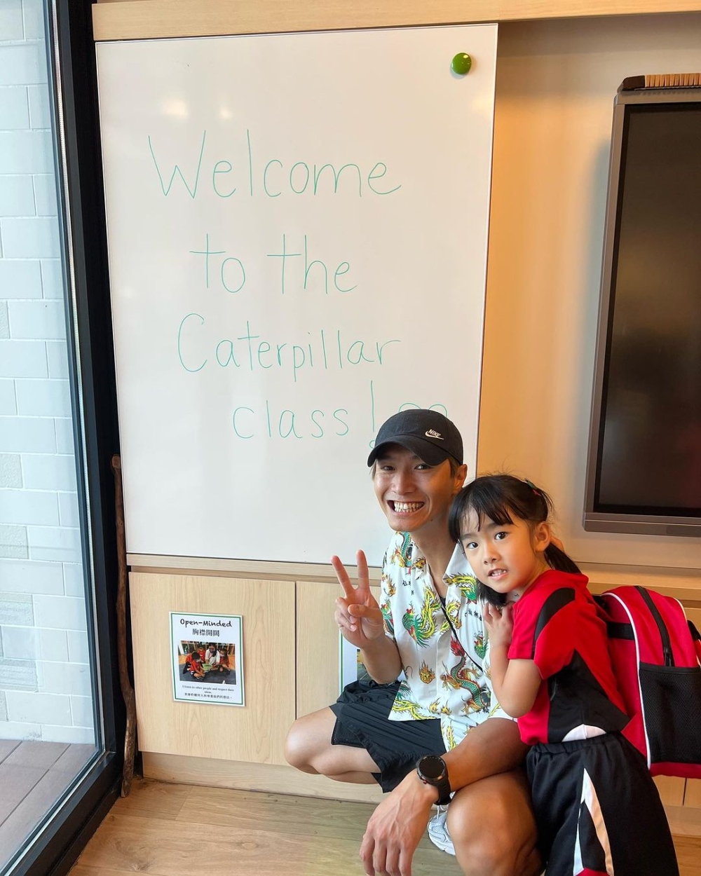 陳柏宇陪囡囡開學。