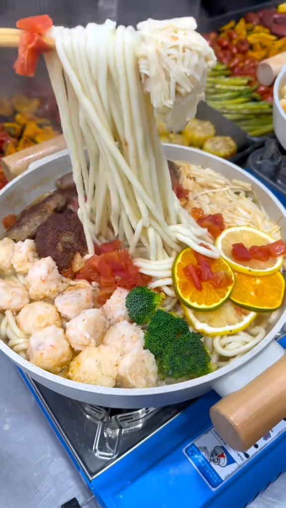 看到孩子們的伙食，網民紛紛表示羨慕。