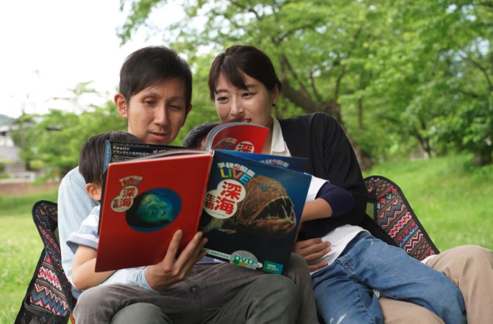 得知妙子喜歡孩子，盛田決定忍痛與對方分開。