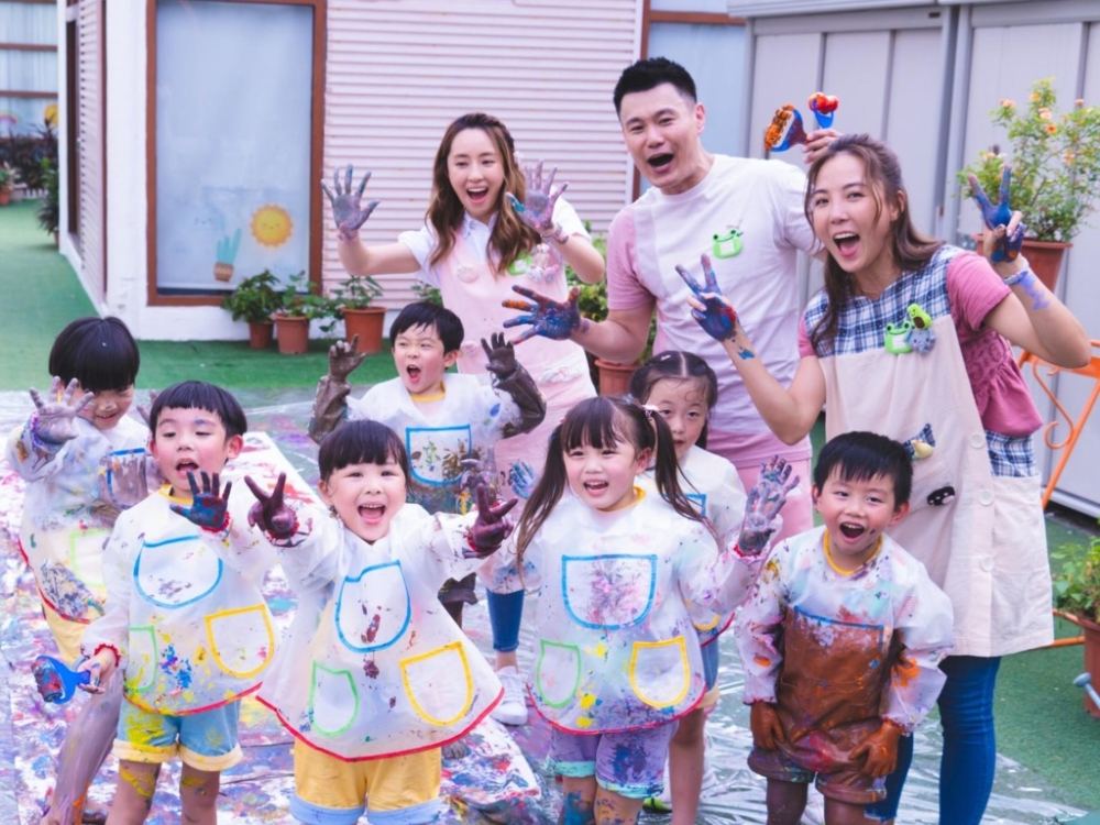 翌日老師稱讚小朋友及父母很守時。