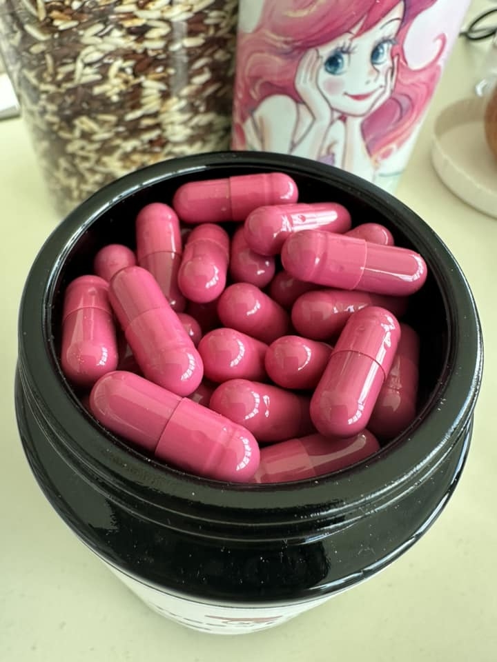 孫慧雪分享胎盤制作藥丸過程。