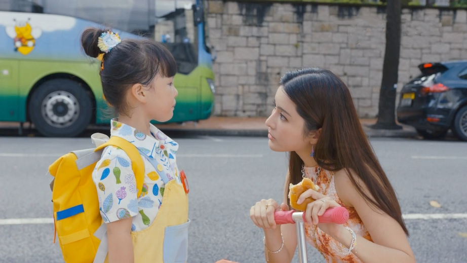 媽媽的做法獲網民大讚:「看似很小的一件事,但是是在給孩子樹立一個正確的觀念」。