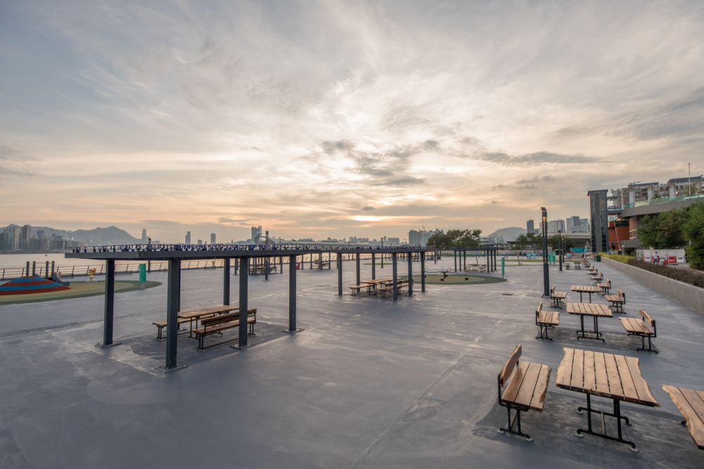 鄰近觀塘繞道和觀塘碼頭的茶果嶺海濱公園於今年8月初建成。