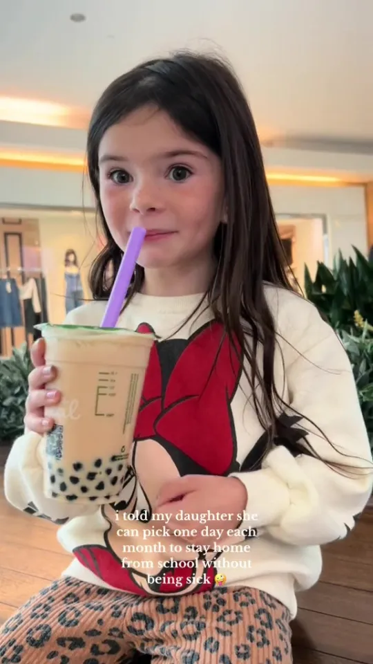媽媽指，她會讓女兒每月挑選一日請病假，作為額外的假期。