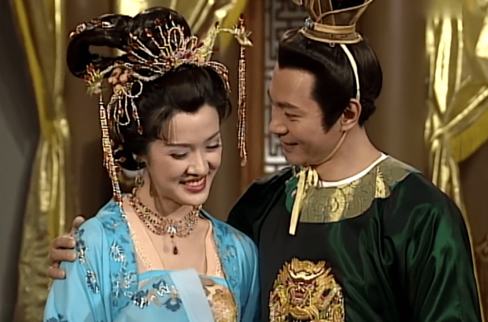 相傳「月餅」由楊貴妃命名。