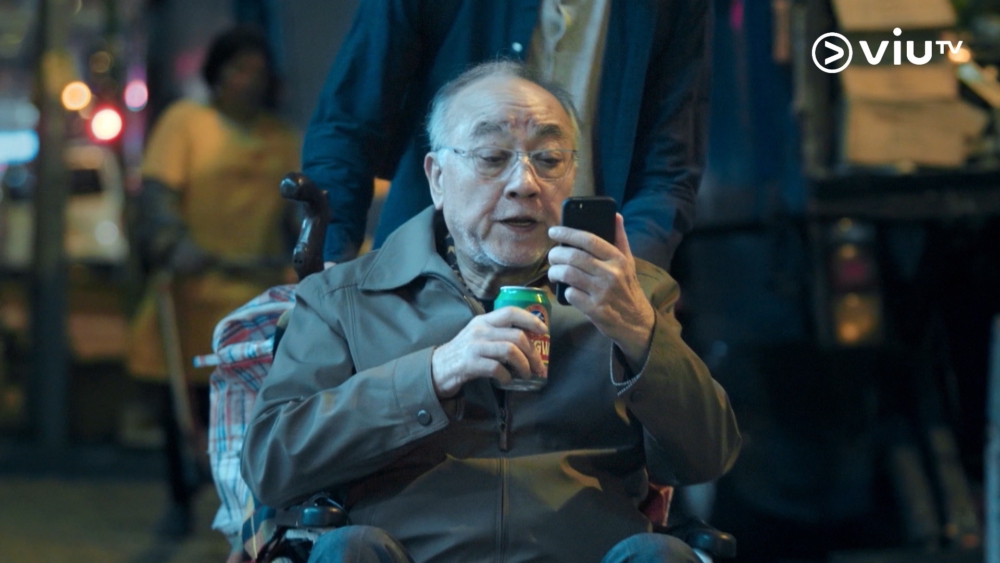 該名網民指，爸爸的第一部手機是他早前不用、於8年前出品的手機。