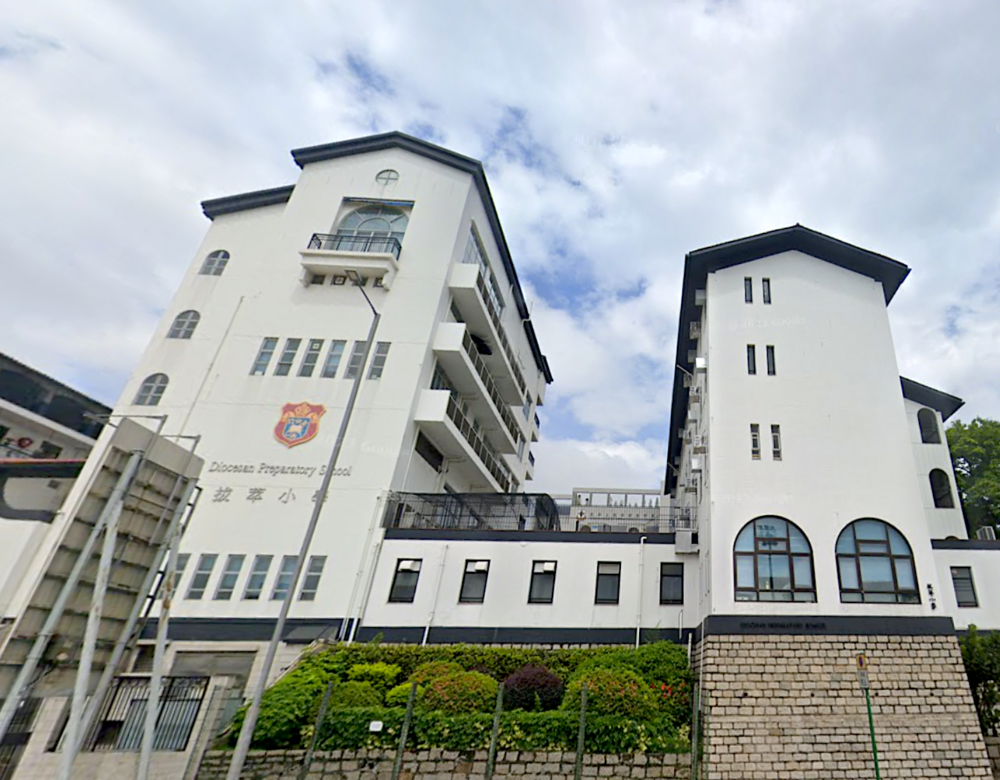 拔萃小學是一間全日制男女校。