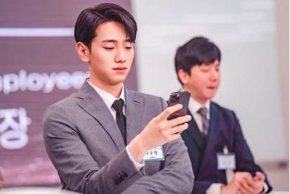 人夫開始在行事曆中設定提醒，這樣便不會錯過對方的生活。