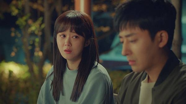 樓主向太太解釋事情的原委後，太太感到奇怪和反感。