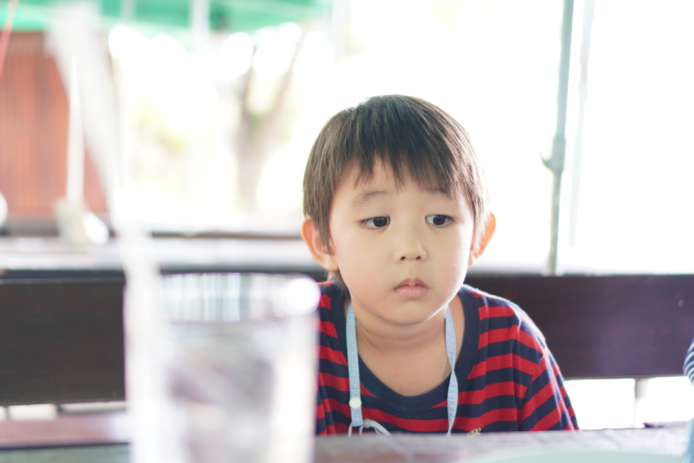 有媽媽需要去洗手間，於是請隔離檯幫手湊仔，被誤會要遺棄兒童。