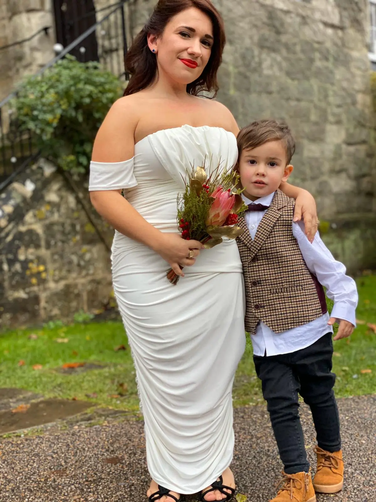 兒子懂得保護媽媽。