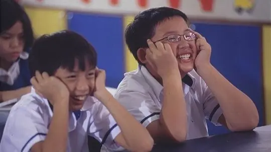 現時兒子與其他3位同學組成一個交友圈子，並表示喜歡這些朋友，