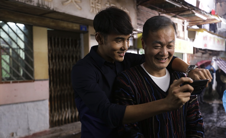 一位人夫指，他買了一部最新、最高配置的手機的爸爸，卻因此令老婆不滿。