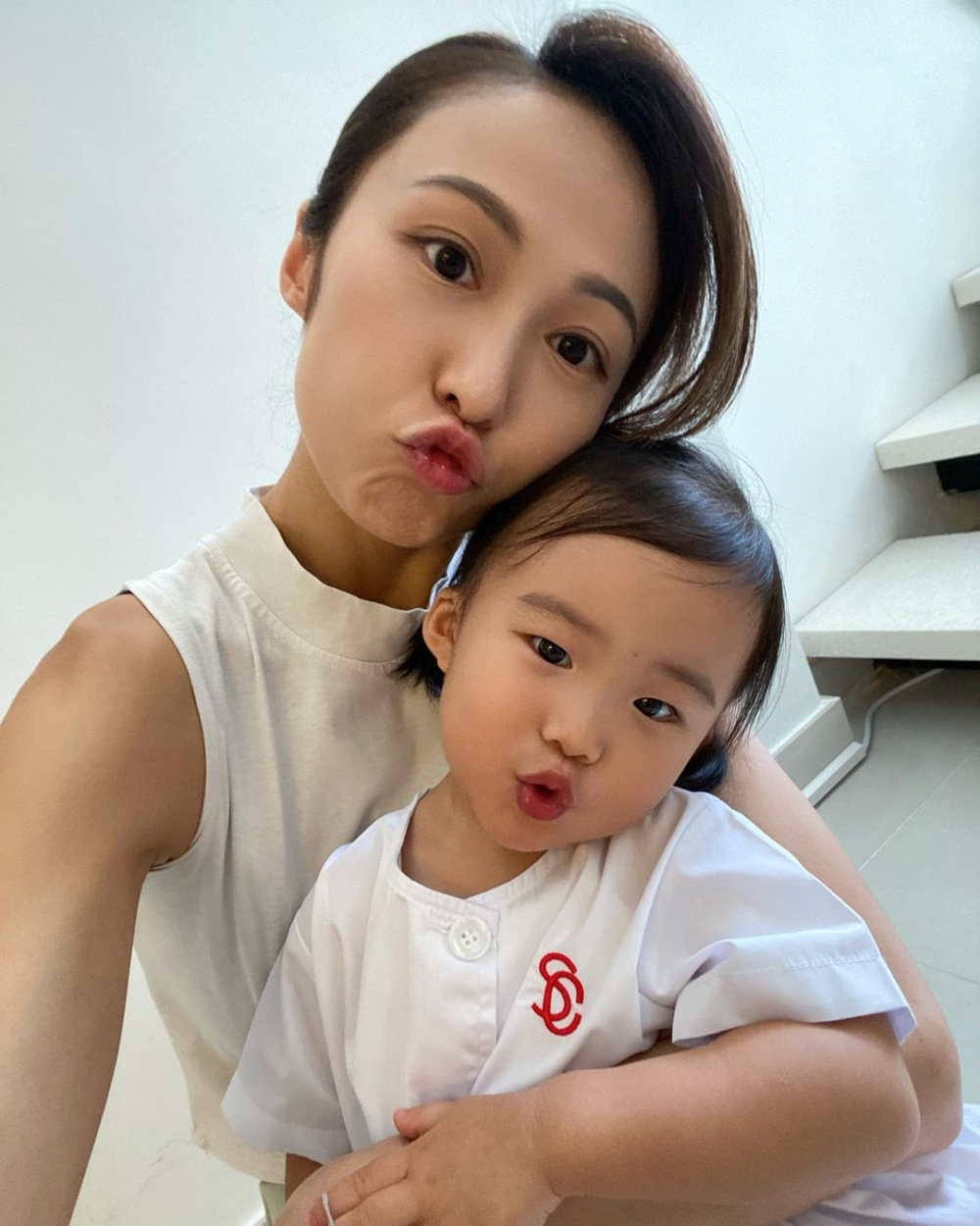 湯怡愛女麥QQ入讀St. Cat的PN班。