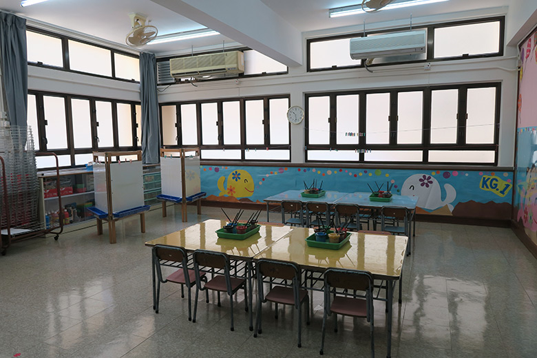 聖保祿幼稚園設有英語活動室、美藝室、音樂室、角色扮演室、遊戲室、多用途活動室、戶外遊戲場及課室