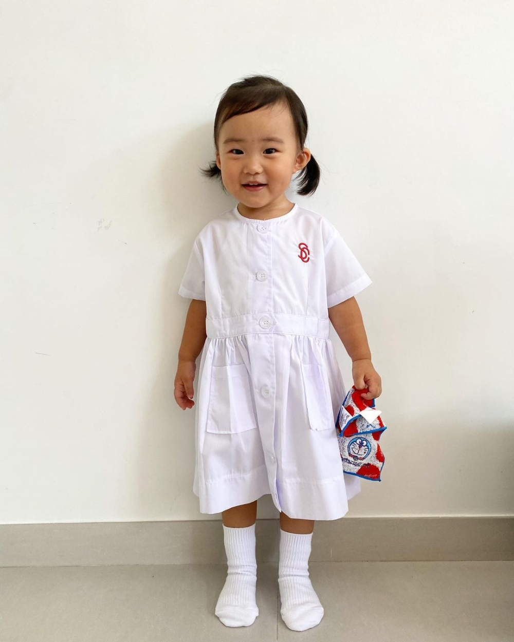 麥QQ穿上校服模樣可愛。