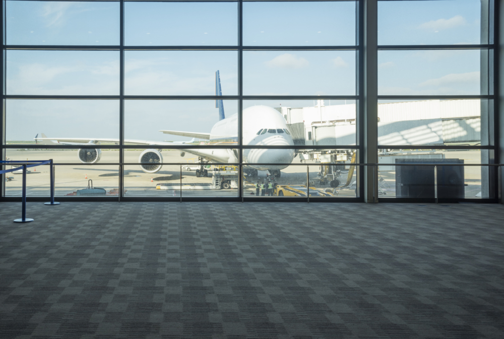 人夫與太太出門乘飛機,每次都有不好的經歷