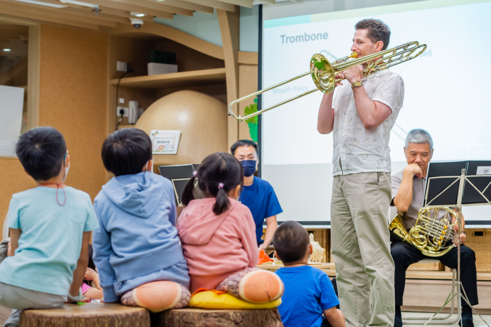 孩子可近距離聆聽、觀察和分辨不同樂器的特性和音調