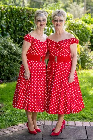 Rosey和Kathy都喜歡50年代風格的連衣裙和襯裙。