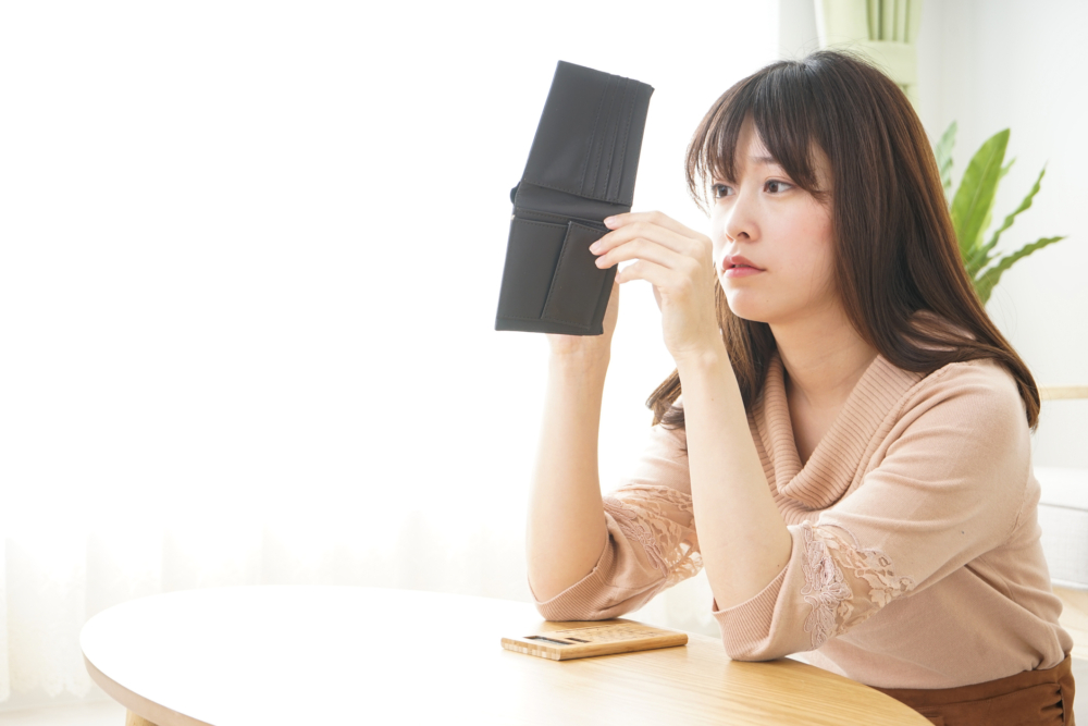 網民發現現代父母都給孩子許多零用錢。