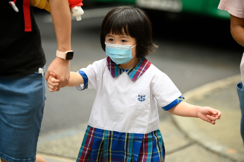 家長若計畫為孩子報讀參與「計畫」的幼稚園,則需要先申請「幼稚園入學註冊證」。