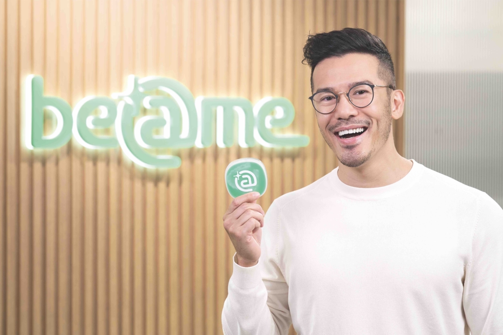 沈震軒牙齒光潔亮白,直言全靠「Beame 自有光牙科」的專業服務。