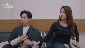 人妻指她在廁所發現一隻會飛的蟑螂後,條件反射地作出一個舉動,因此惹怒老公。