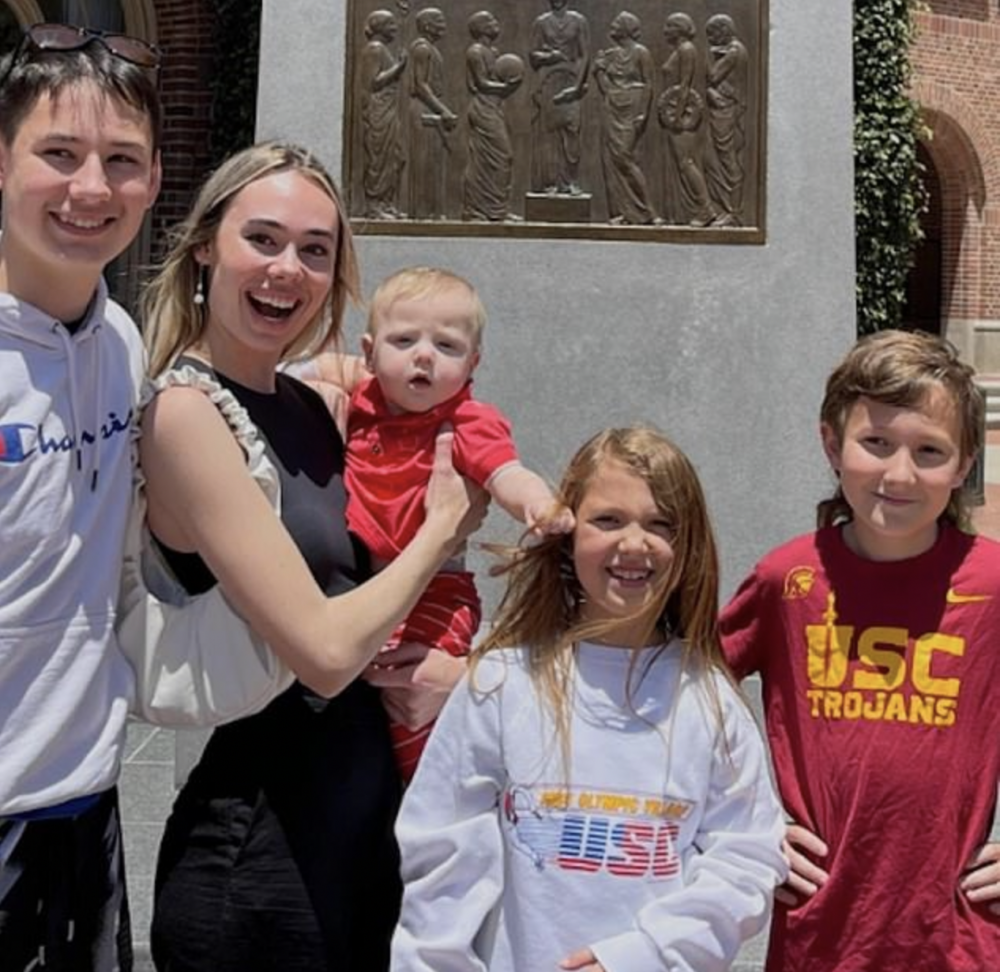 雖然五兄弟姊妹都有不同血緣關係,但無阻他們互相呵護。