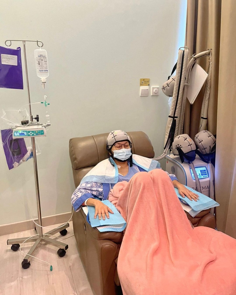 Alison在選美決賽前夕不幸確診乳腺癌四期。