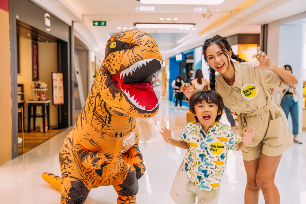 牠更號召一眾恐龍朋友於9月9日及9月16日於新城市廣場預演【落戶慶祝快閃派對】。