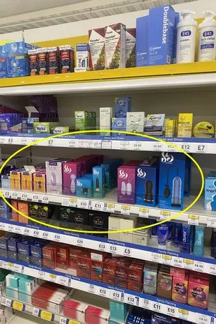 一位媽媽講述，當地一家超市在擺放了嬰幼兒物品區域的正對面，擺放了一系列的成人玩具。