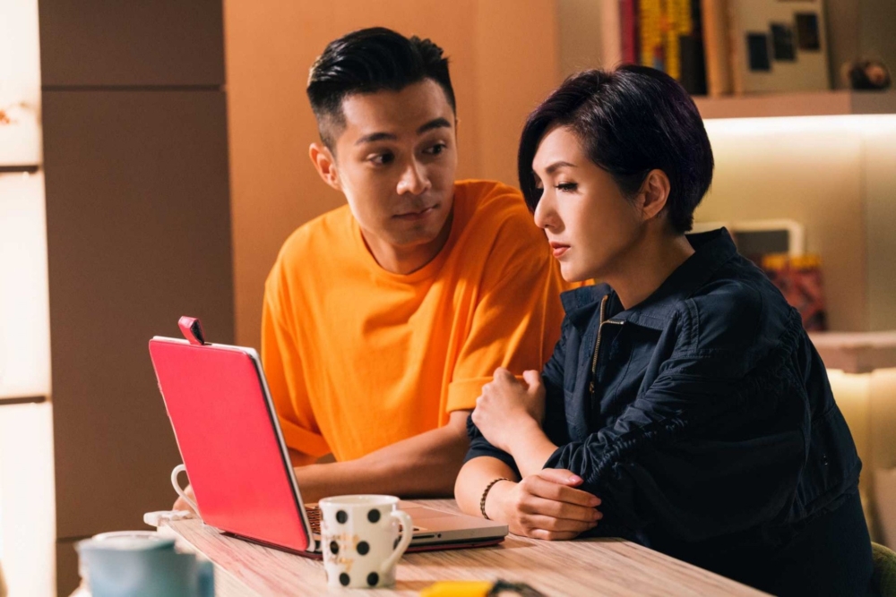 人夫認為家中父母、手足好相處,比較輕鬆快活,於是要太太一起同住婆家,但太太卻在某天提出離婚。