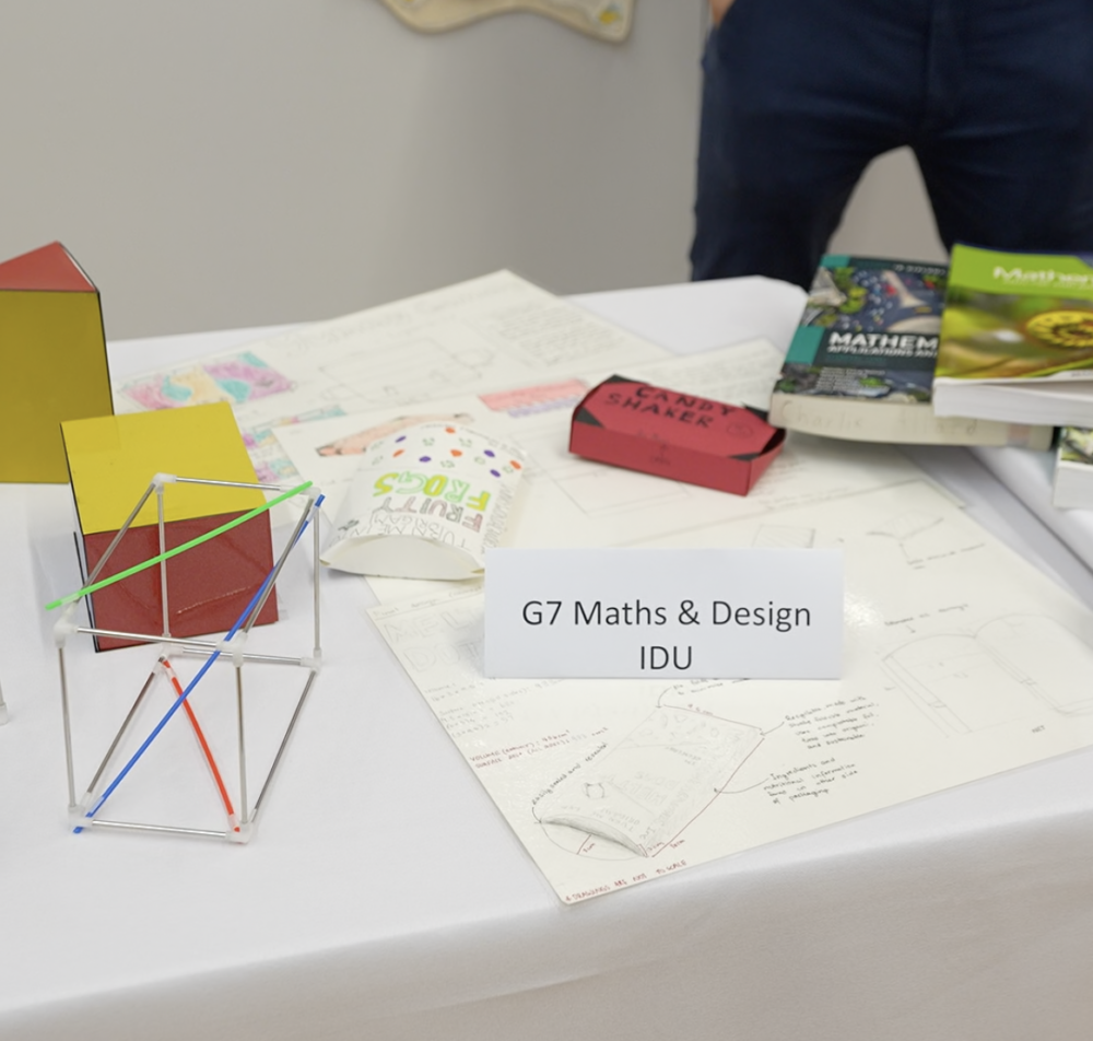 有媒體稱該校是數學天才搖籃。