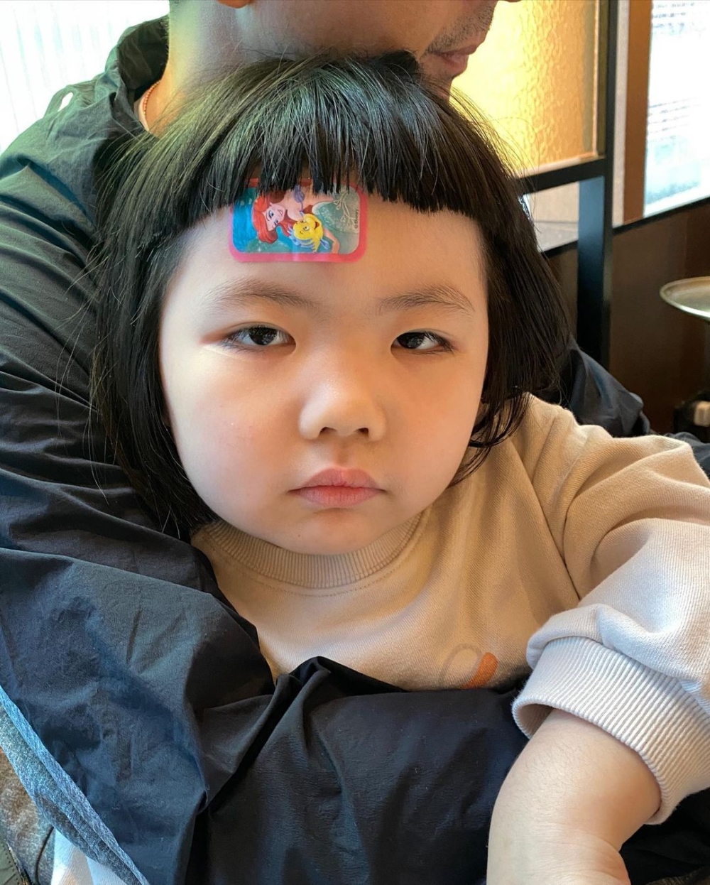 Lucy一個星期之前撞親額頭。