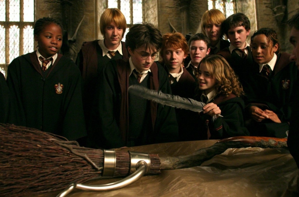熟悉《哈利波特》的讀者都嚮往霍格華茲魔法與巫術學院。
