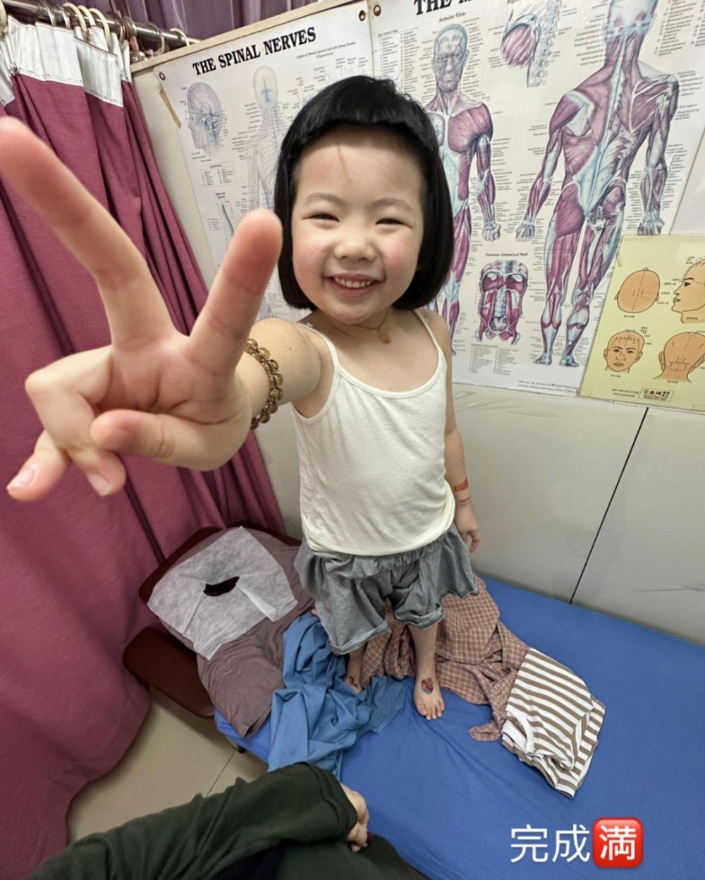 結束針灸治療的Lucy好開心。