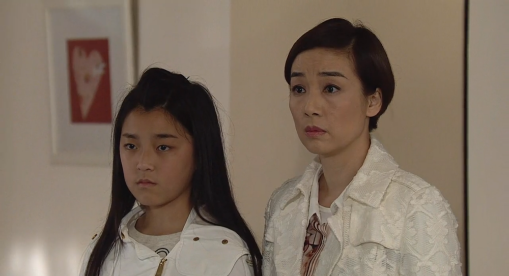 12年後，女兒得知真相，怨恨兩名母親。