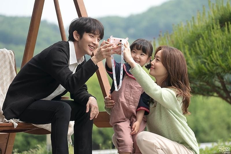 姑仔完全滅有和自己老公及孩子合影。