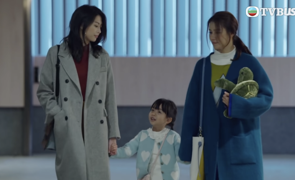 家姐要求妹妹不要告訴女兒真相。