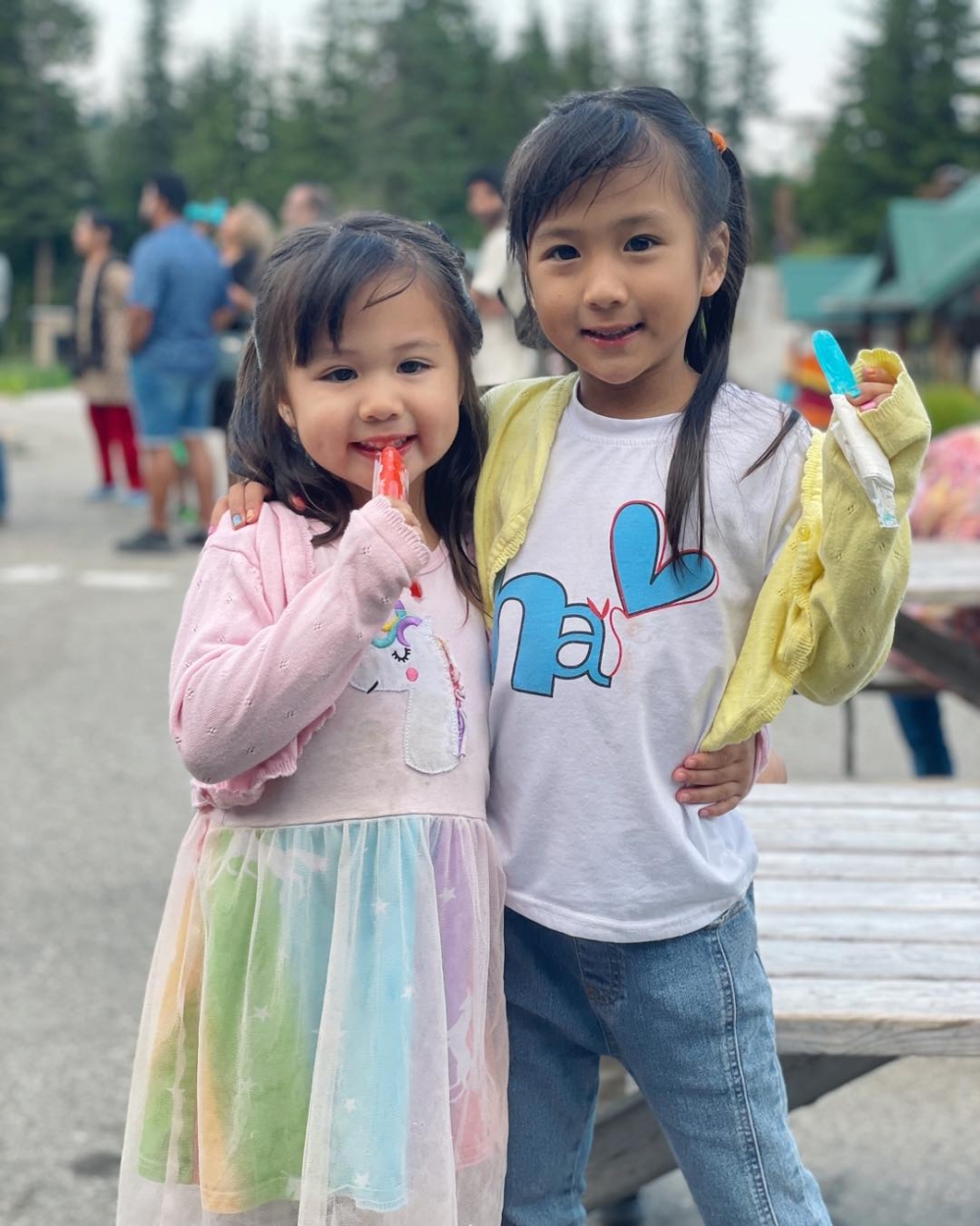 張嘉兒育有大女兒Leora （右)和小女兒Hannah