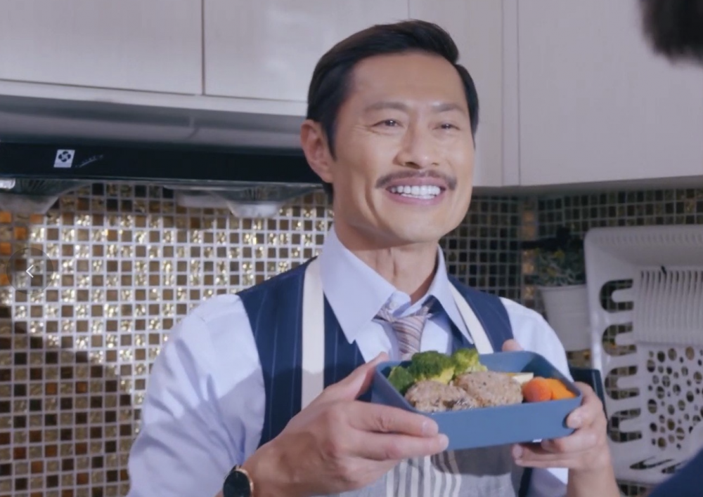 人夫指平日會給太太和孩子全心全意的照顧。