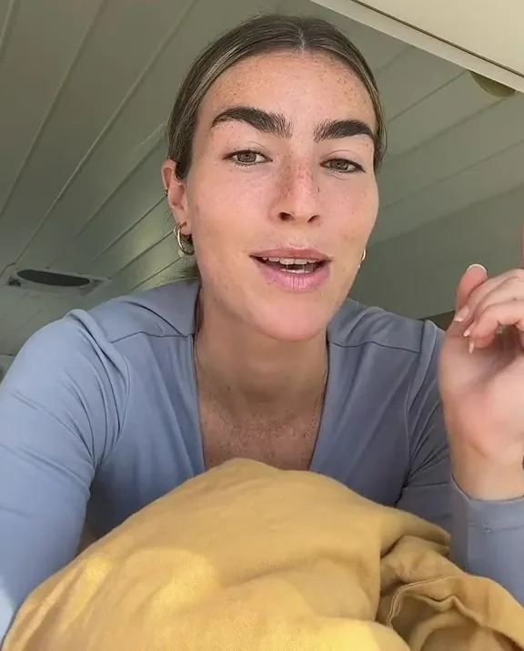 網紅Jasmine Dinis教導女兒第一份職業最好是「全職媽媽」