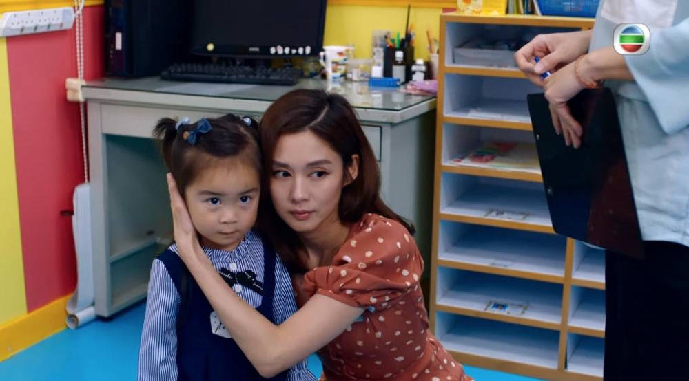 有網民認同媽媽的顧慮:「成人用品要放在最上面的貨架是有原因的,這一代太多事情暴露無遺,孩子已經不再是孩子了,總是有這類東西被推送到他們眼前」。