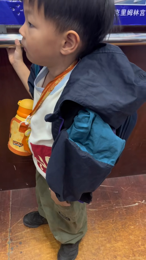 該名媽媽表示，因為兒子每天早上在家拖拖拉拉，經常導致上學遲到。