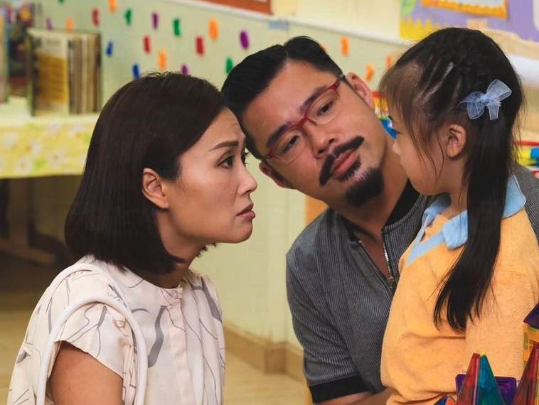 網民認為可以直接幫女兒請假:「帶孩子去過真正的萬聖節活動也好過扮顆樹 」。