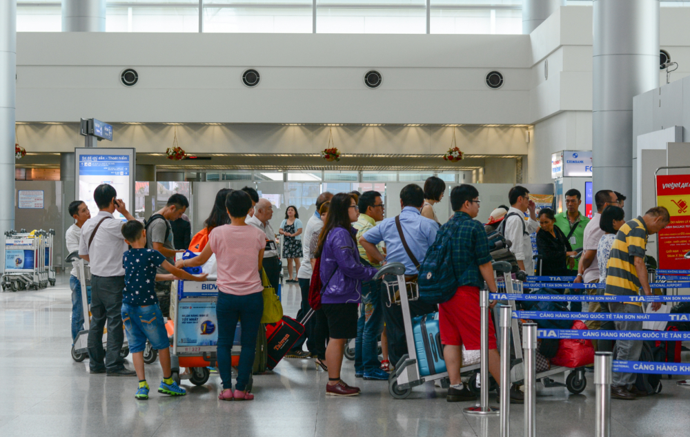 外國論壇有人詢問:「你認為帶着嬰兒就可以插隊嗎?」